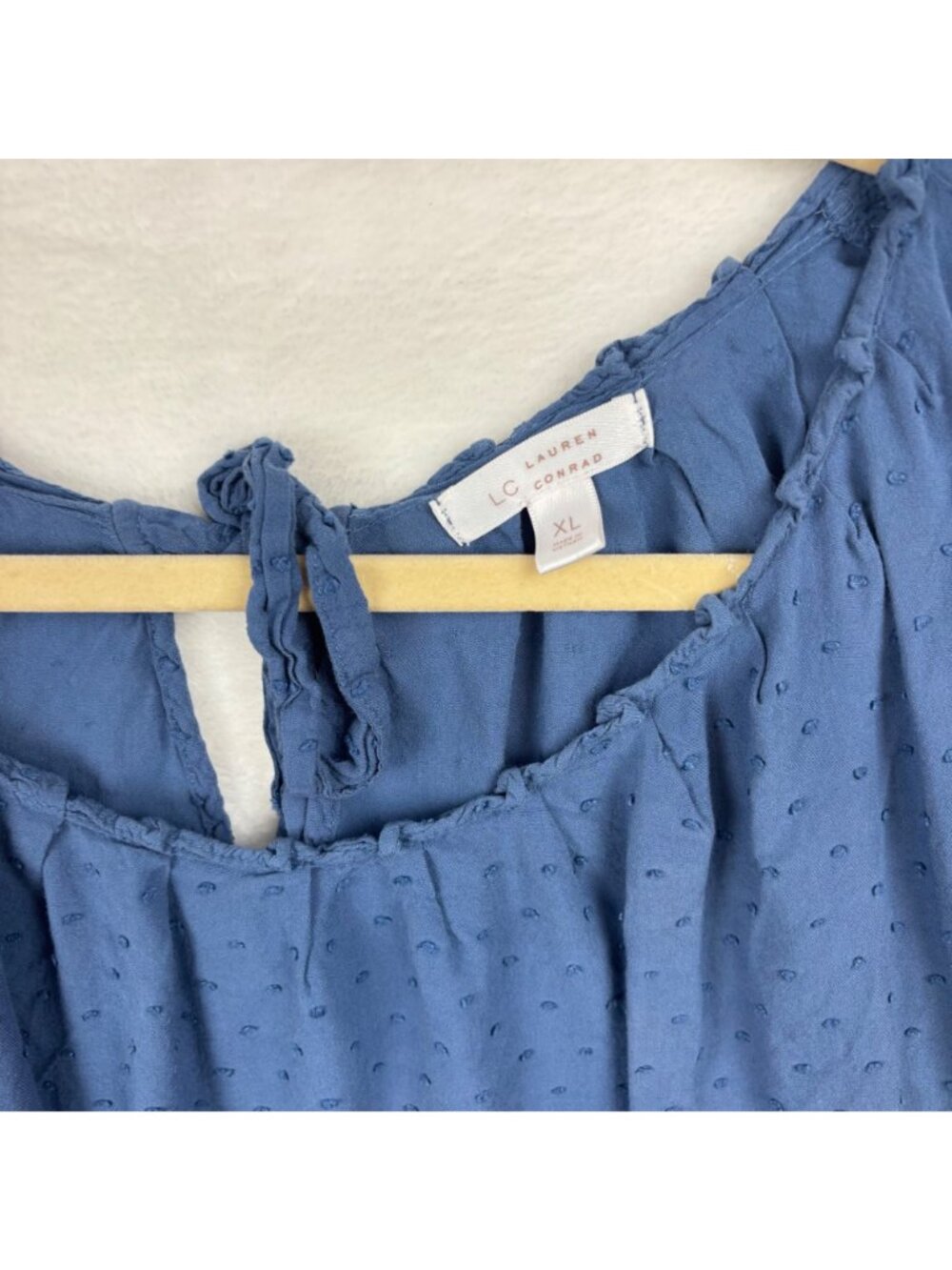 ✨3/$30 LC Lauren Conrad XL Blue Swiss Dot Tie Back Blouse 100% Rayon - Picture 2 of 4